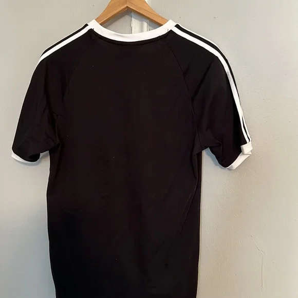 HP!! 🎊 NWT 3 stripes adidas tshirt - Picture 3 of 4